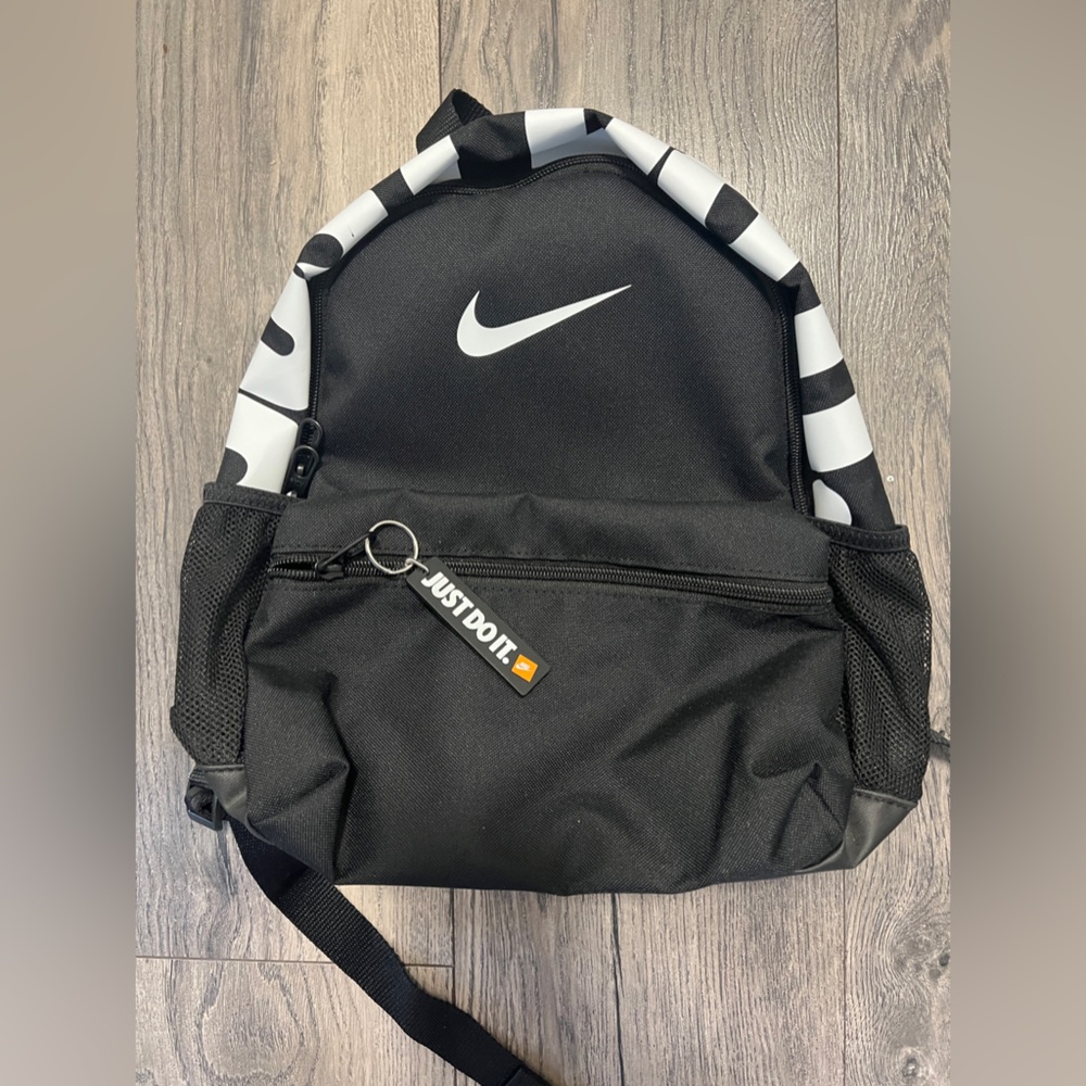 Nike Black & White Backpack – Men's Everyday Bag